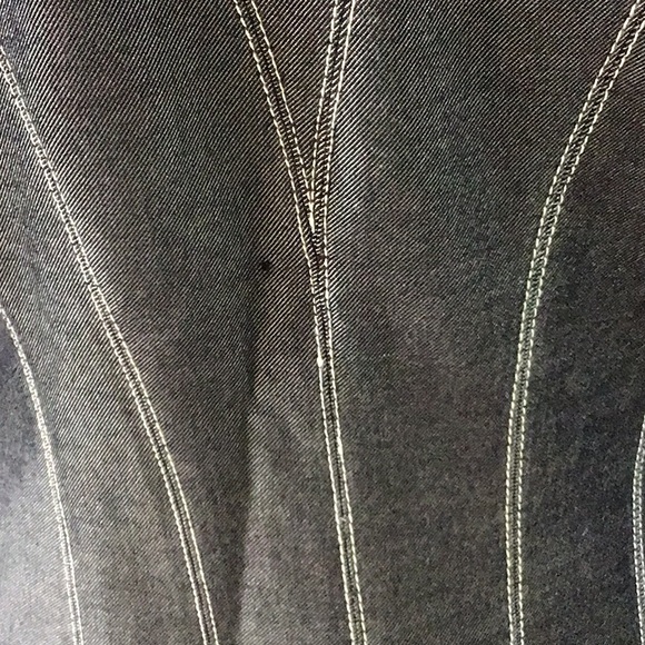 Kenzo Jeans vintage blazer, see closeup of small hole on back, size 44 - Picture 9 of 11